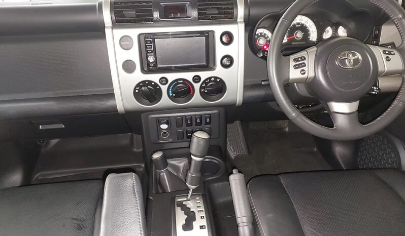 
								2012 Toyota Land Cruiser FJ 4.0 V6 full									