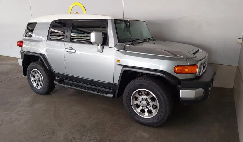 
								2012 Toyota Land Cruiser FJ 4.0 V6 full									