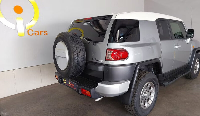 
								2012 Toyota Land Cruiser FJ 4.0 V6 full									