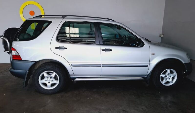 
								1999 Mercedes-Benz ML320 full									