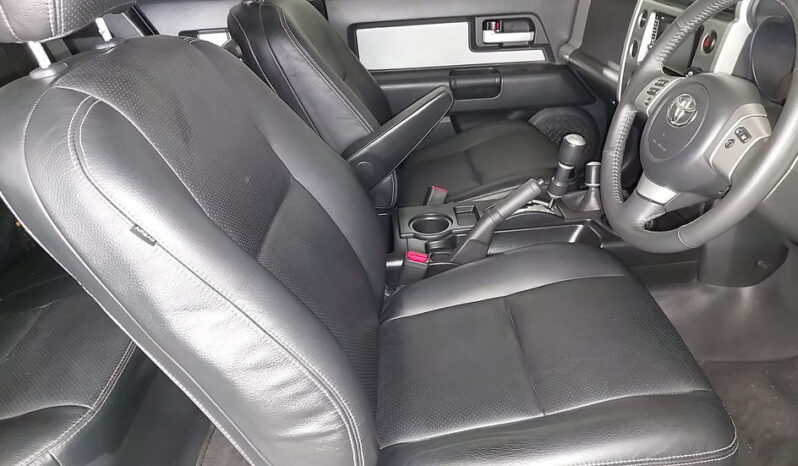 
								2012 Toyota Land Cruiser FJ 4.0 V6 full									