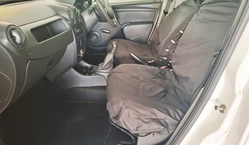 
								2015 Nissan NP200 1.6i A/C full									