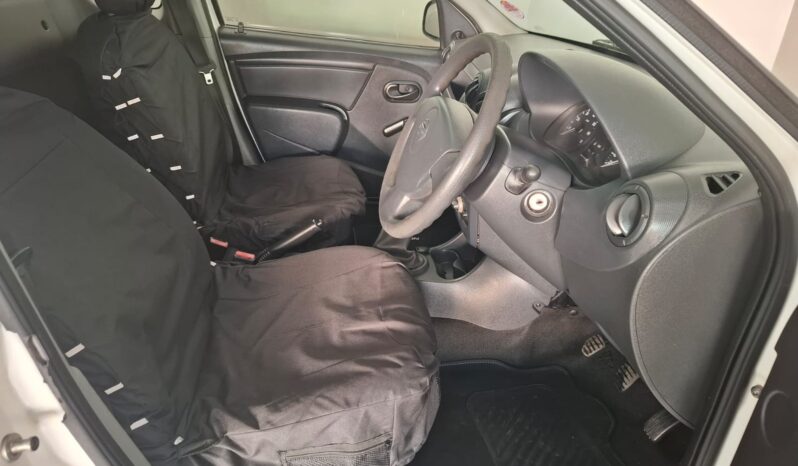 
								2015 Nissan NP200 1.6i A/C full									