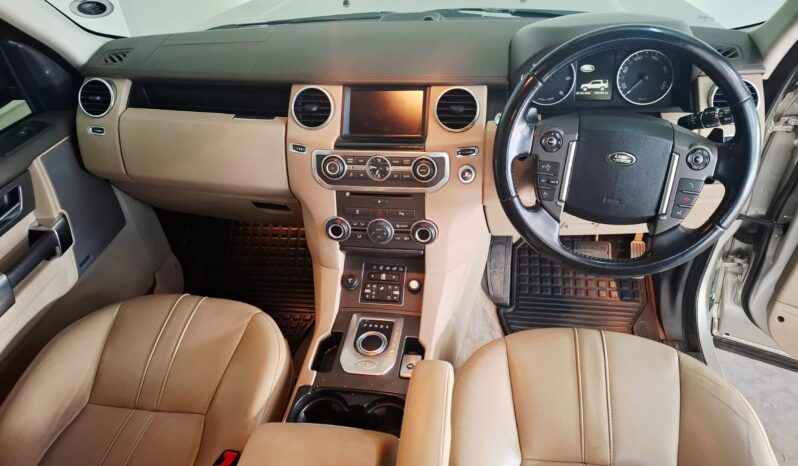 
								2015 Land Rover Discovery 4 SDV6 SE full									