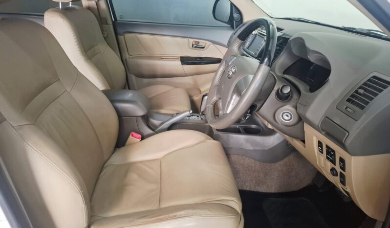 
								2013 Toyota Fortuner 3.0 D-4D 4×4 A/T LTD full									